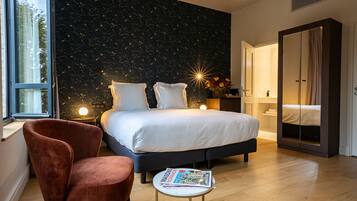 Quarto casal luxo | Frigobar, cofres nos quartos, cortinas blackout, quartos à prova de som