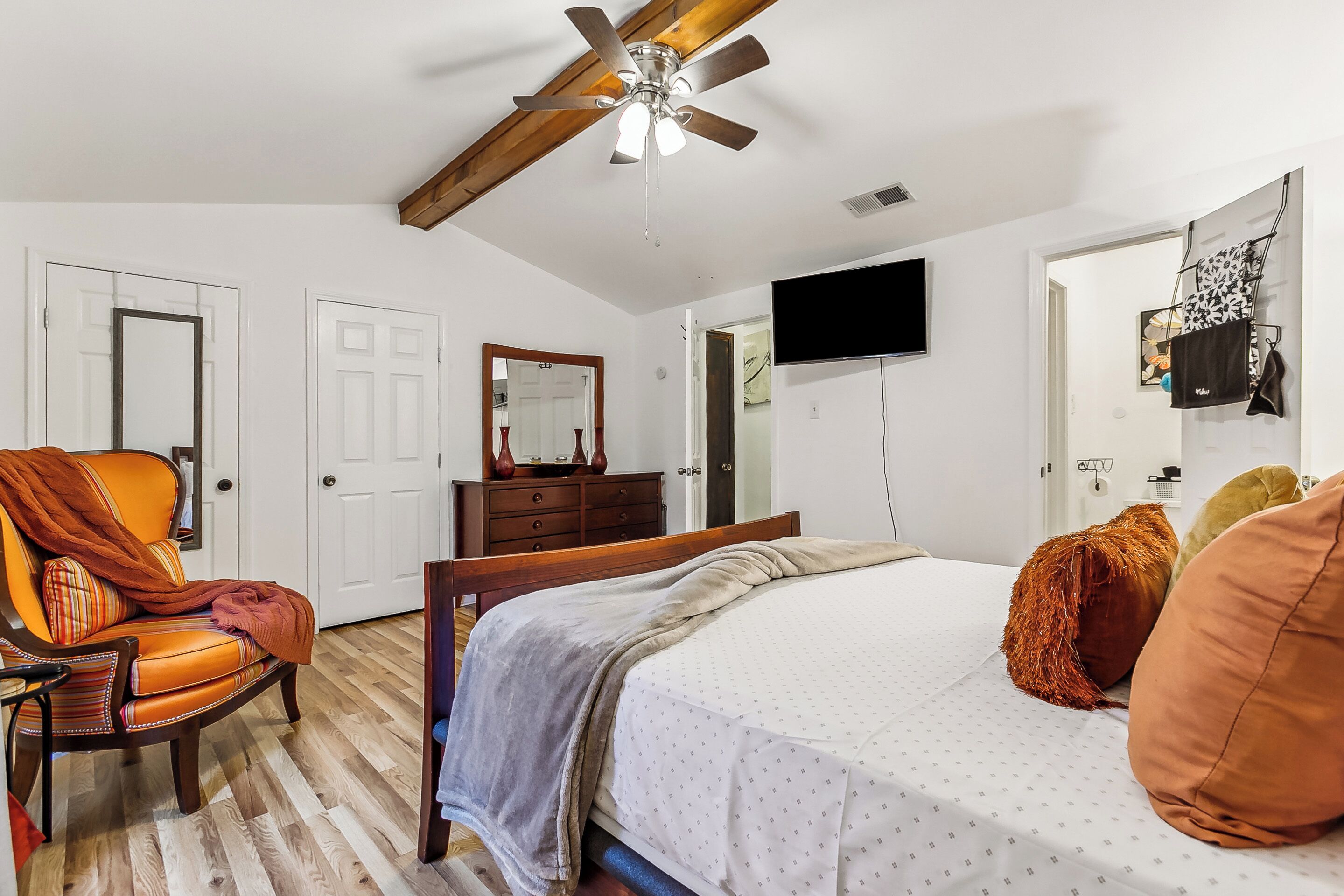 3 makuuhuonetta, silitysrauta/-lauta, vauvan matkasänky, ilmainen Wi-Fi