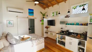 Fridge, stovetop, coffee/tea maker, toaster