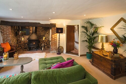 Quaint Kent Countryside Retreat - cottage, log fires, hot tubs & unique rooms