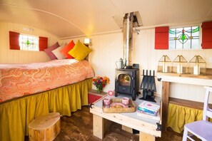 4 chambres, bureau, Wi-Fi, draps fournis