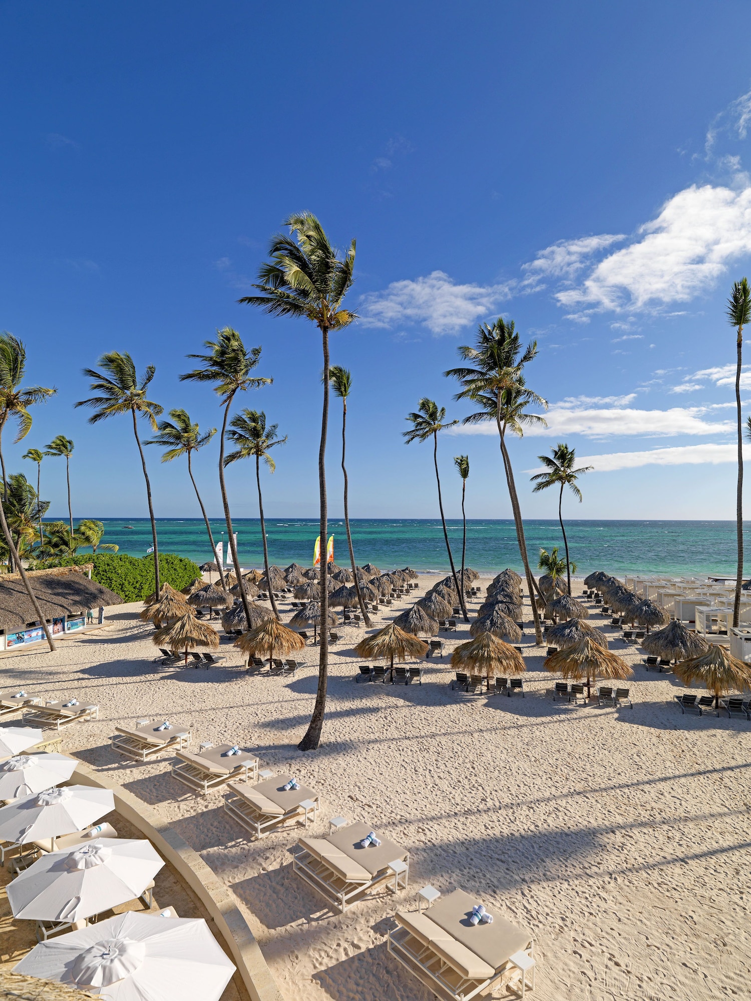 Playa privada en los alrededores y playa de arena blanca