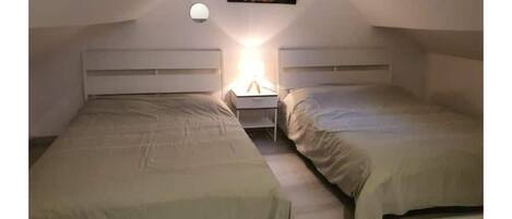 2 quartos, ferros/tábuas de passar roupa, Wi-Fi, roupa de cama