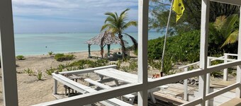 Private Beach House on Casuarina Bonefish Beach with Motorboat for Rent
