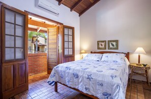 Standard House | Free WiFi, bed sheets - Residencial Santa Lucia (São Sebastião)