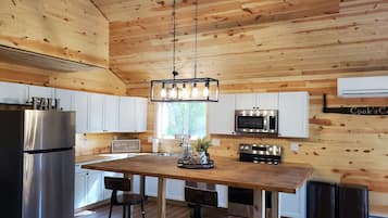 Frigorífic, microones, forn i placa de cuina