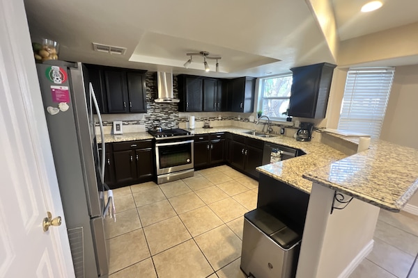 Refrigerador, microondas, horno, placa de cocina