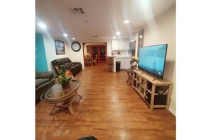 Smart TV - 4 Bedroom 3 bathrooms s Villa with heated pool (Holiday)