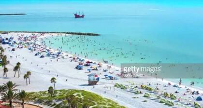 4 Bedroom 3 bathrooms s Villa with heated pool