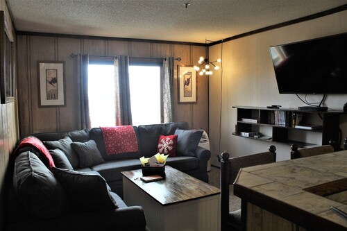 Slopeside ski in/out 1 bedroom condo with parking on site!