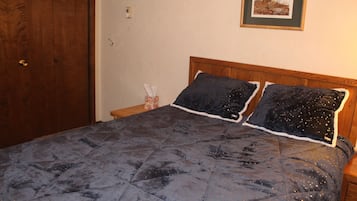 1 bedroom, free WiFi, bed sheets