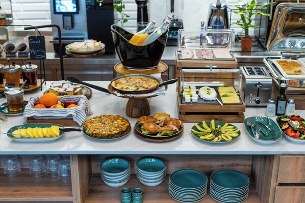 Desayuno buffet todos los días (con cargo) 