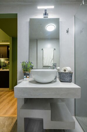 Deluxe Double Room | Bathroom | Shower, hair dryer, slippers, towels - Urban Tales (Athens)