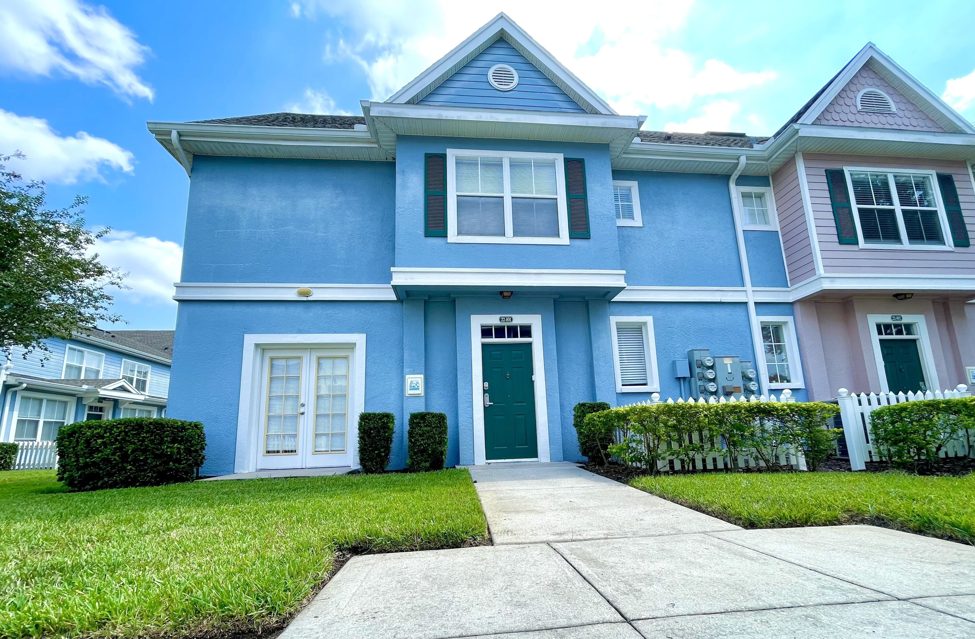 Venetian Bay - Four-bedroom townhouse in gated community