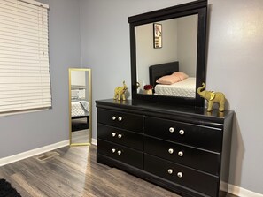 3 chambres, fer et planche à repasser, Wi-Fi gratuit, draps fournis