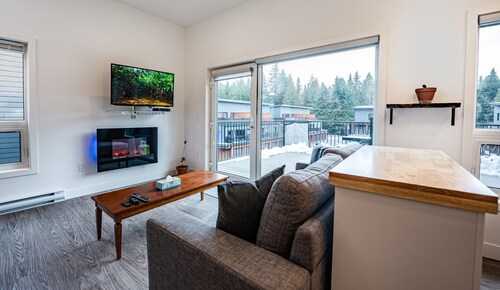 Niska’s Den by Revelstoke Vacations