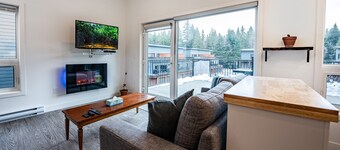 Niska’s Den by Revelstoke Vacations