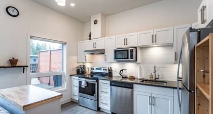 Niska’s Den by Revelstoke Vacations