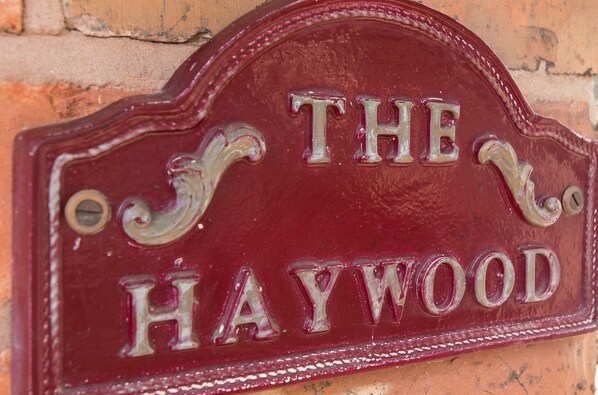 Unclassified image, 1 of 14, button - The Haywood (Nottingham)