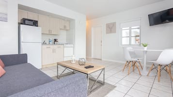 Premier Room (Unit 14) | 1 bedroom, blackout curtains, free WiFi