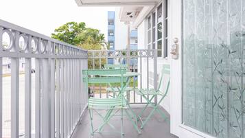 Elite Room (Unit 11) | Terrace/patio