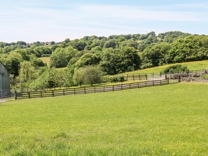 Property grounds - 3 Barn Cottages (Halifax)