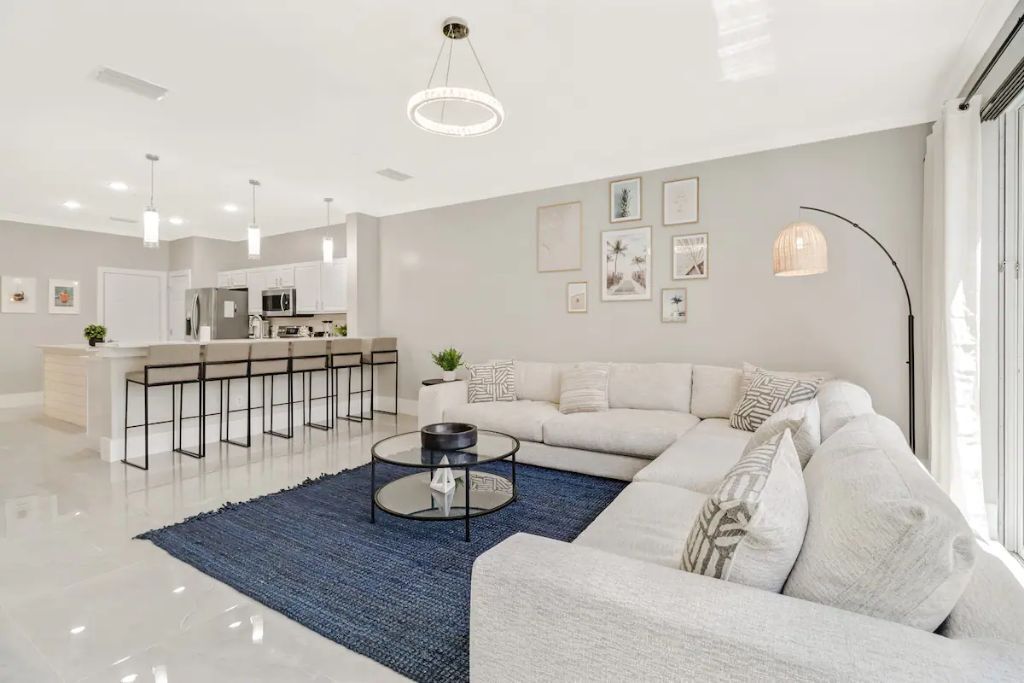 Location! 3bd/2.5bath near VanderbiltBeach/Mercato