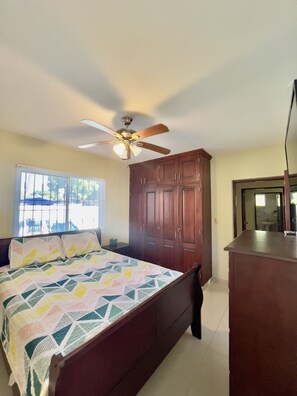 4 quartos, escrivaninha, Wi-Fi de cortesia, roupa de cama