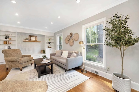TV, offices. Charm of SouthPark - 5 Bedrooms - 1 of a Kind Lot!