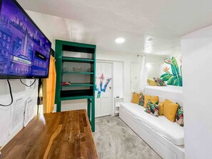 1 habitación, tabla de planchar con plancha, wifi y ropa de cama 