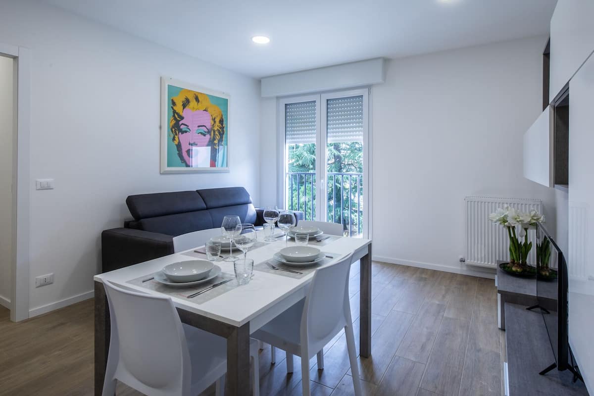 Apartment | Private kitchenette | Full-sized fridge, microwave, oven, stovetop