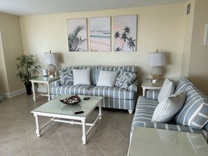 Smart TV, libri, stampante