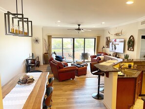 Smart TV, lettore DVD, libri