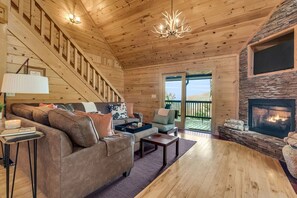 Smart TV, caminetto, studio