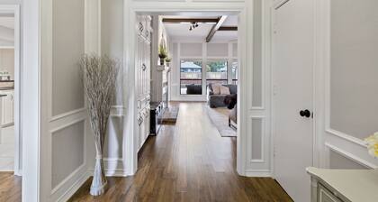 Spacious, Peaceful & Charming w Pool! Sleeps 10, BBQ, & Family Friendly