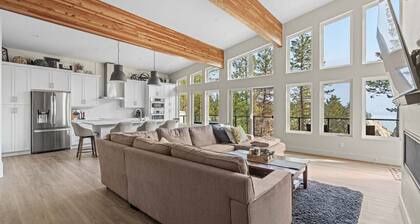 The Brae Cabin | Luxury | Lake Views | Large Deck