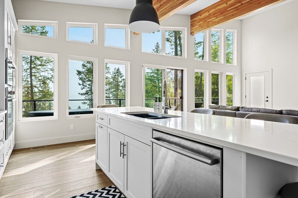 Full, modern kitchen with a drip coffee maker, blender, instant pot & a popcorn machine.