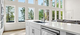 The Brae Cabin | Luxury | Lake Views | Large Deck