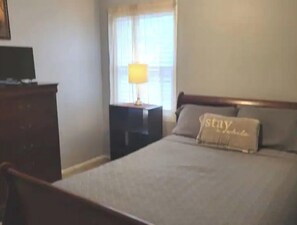 2 chambres, fer et planche à repasser, accès au Wi-Fi (inclus)