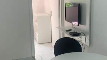APARTAMENTO 11 - 01 DORMITÓRIO | Área de estar | TV LCD 32 polegadas com canais digitais, TV