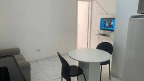 32-inch LCD TV with digital channels, TV