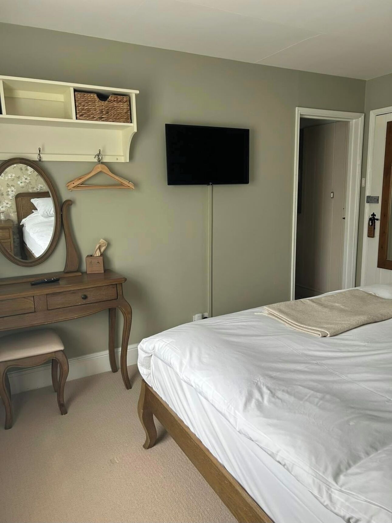 Free WiFi, bed sheets