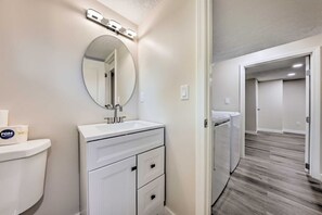 Shower, hair dryer - NEW! Beautiful-Clean-Modern-Convenient-Accessible (Overland Park)