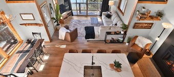 Romantic Lakeview Cabin | Hot Tub + Incredible Views