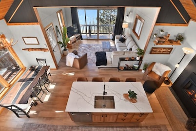 Romantic Lakefront Cabin | Hot Tub + Incredible Views