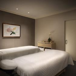 Couples treatment rooms, sauna, hot tub, steam room, body treatments