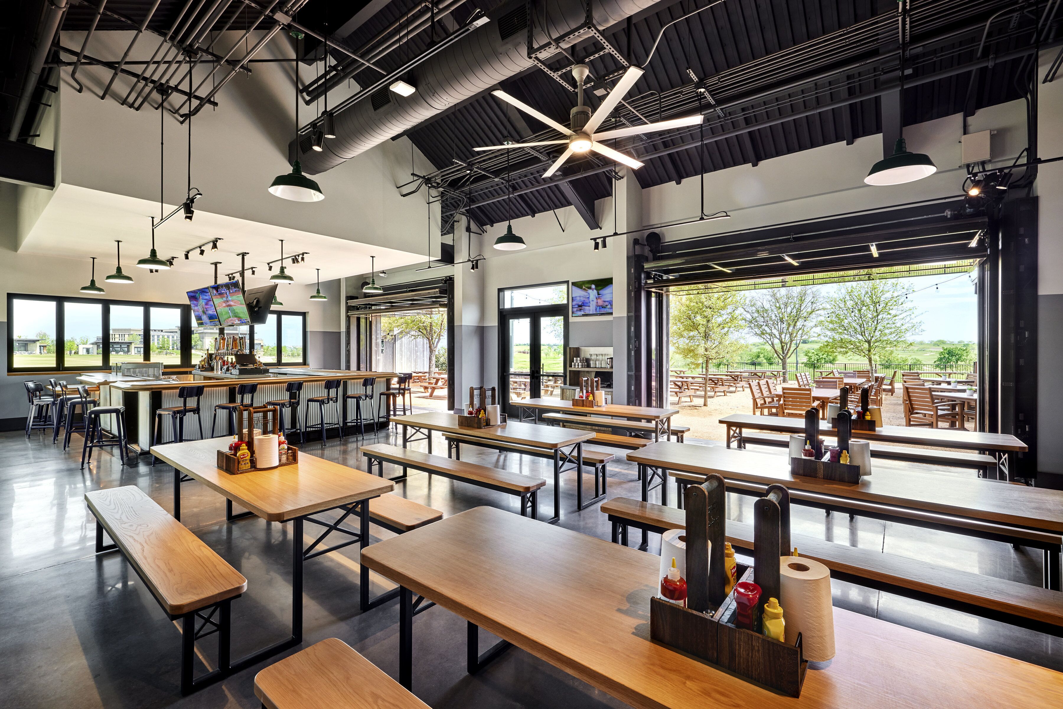 13 restaurants; breakfast, lunch, dinner, and brunch served