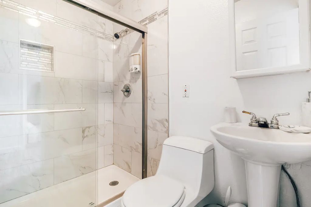 Location!!! Large Cozy home in East Austin!