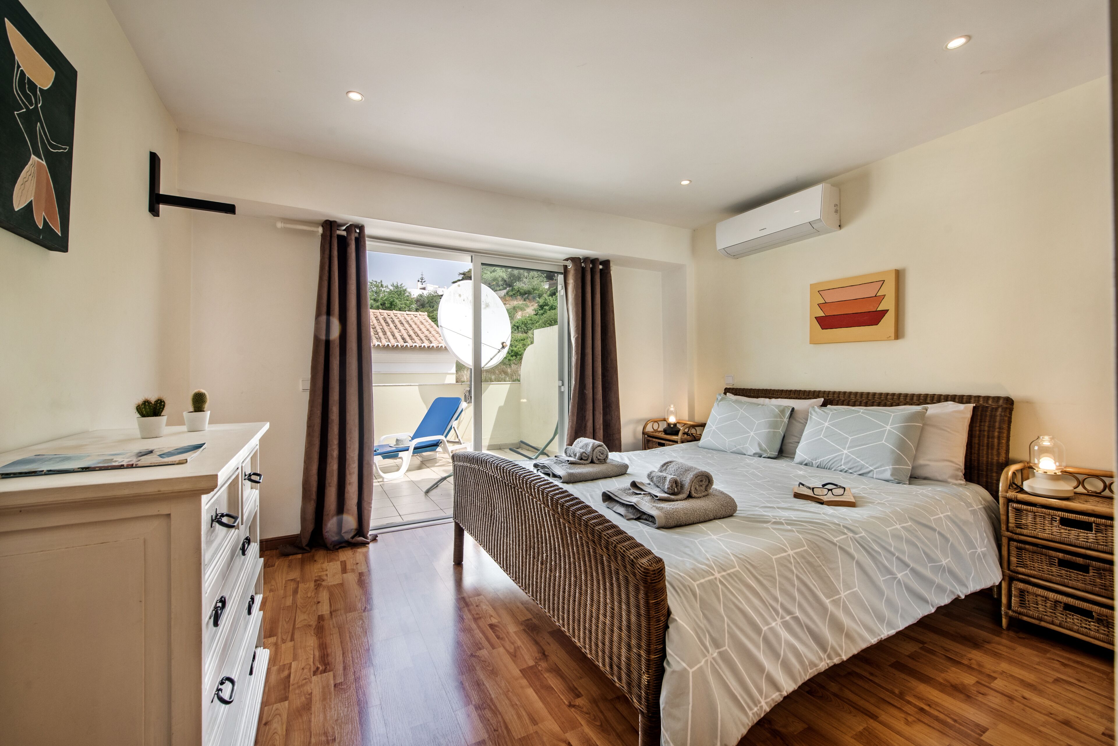 3 soverom, safe på rommet, skrivebord og strykejern/-brett