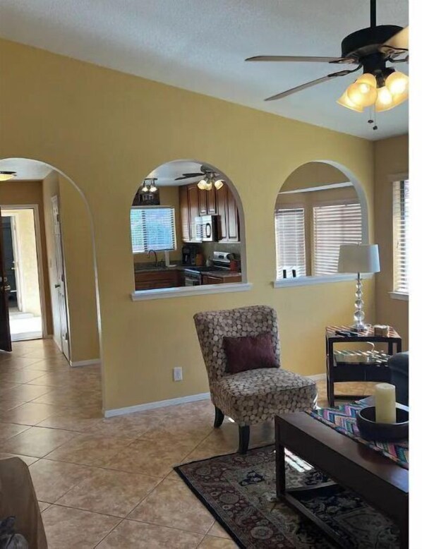 Smart TV, fireplace, books, stereo - Casa Klimt. Cozy home in a quiet neighborhood. (Albuquerque)